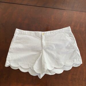 White Lilly Pulitzer textured shorts with scalloped hem Size 14 EUC